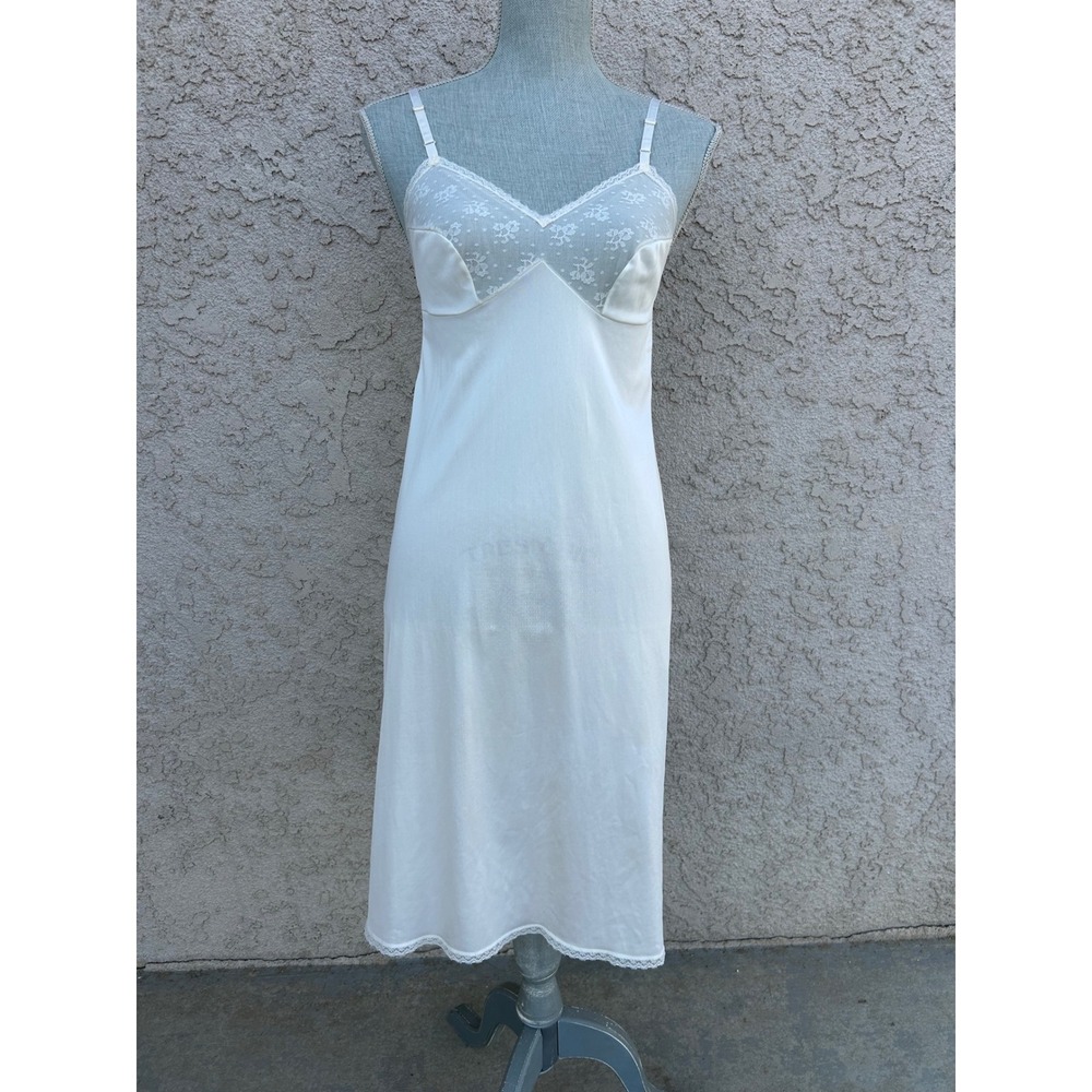 Vintage Vanity Fair Full Slip Dress Size 32 Small Coquette Cottagecore Whimsical